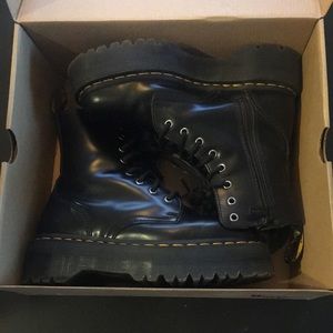 Dr. Martens / JADON / Size 7 / POLISHED SMOOTH BLACK